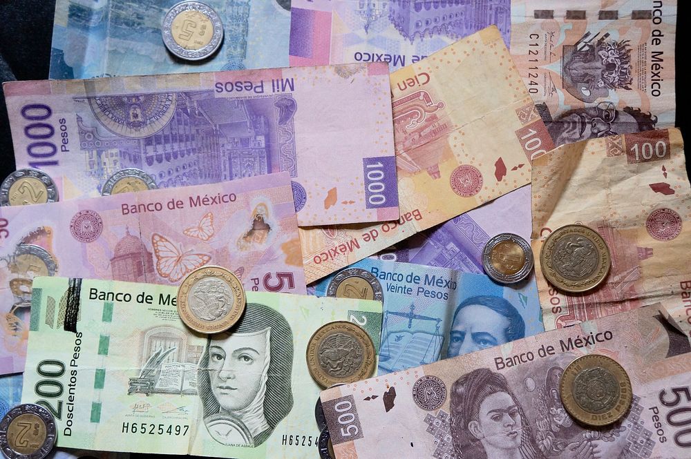 Mexican peso, money & banking. Free public domain CC0 image.