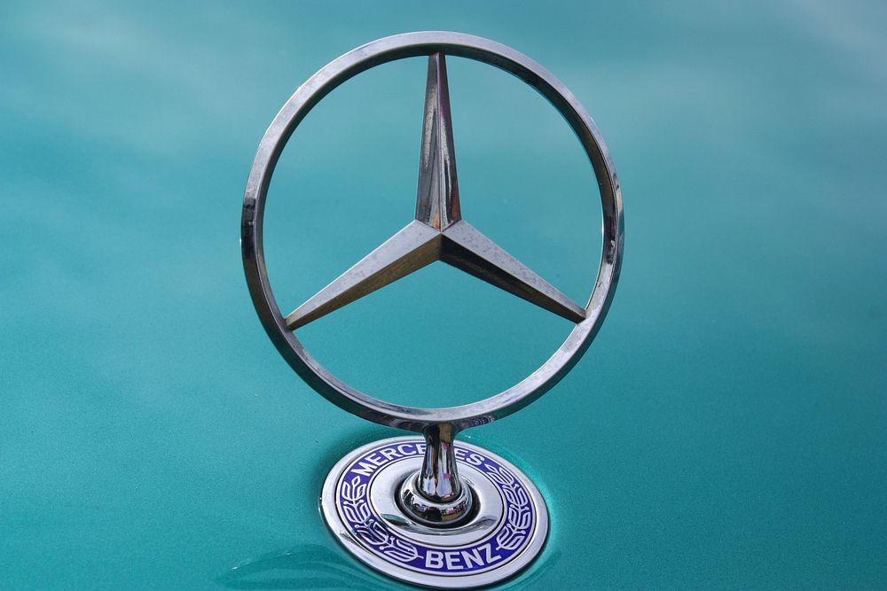 Mercedesbenz logo, location unknown, date unknown
