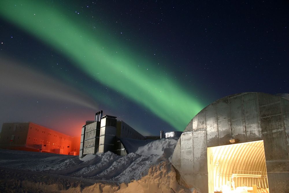 Northern light in Amundsen. Free public domain CC0 photo.
