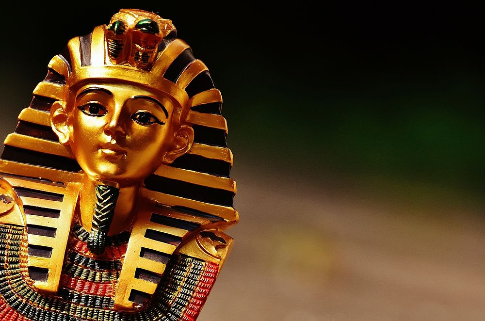 Faraoh figure of King Tutankhamun. Free public domain CC0 photo.