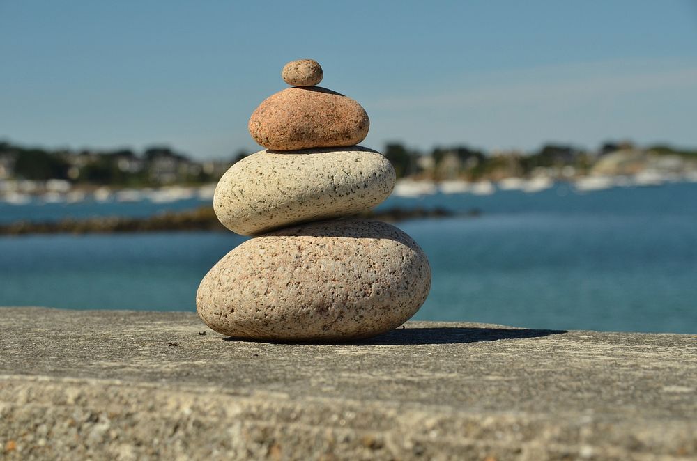 Balancing stones near sea. Free public domain CC0 photo