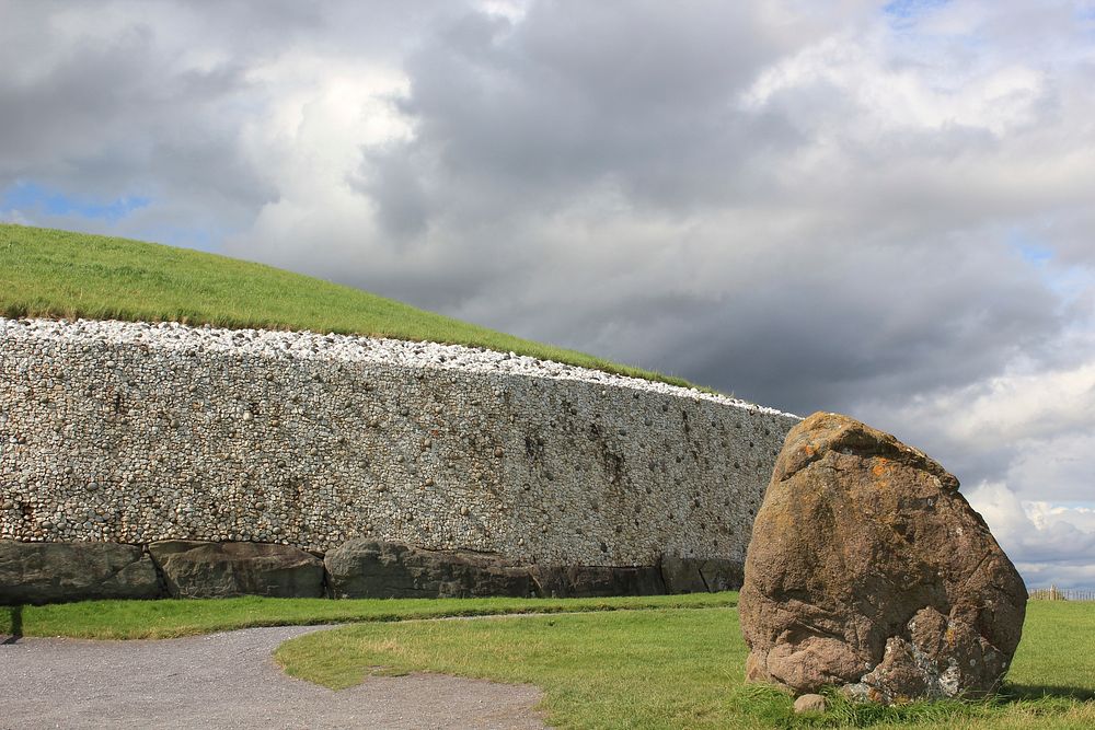 Stonehenge. Free public domain CC0 image.