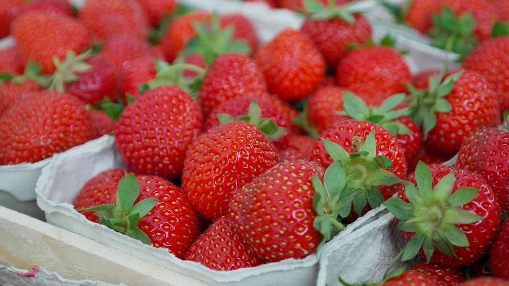 Fresh strawberries in boxes. Free public domain CC0 image. 