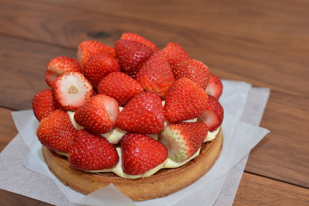 Strawberry tart cake. Free public domain CC0 photo.