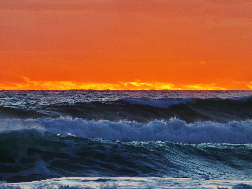 Beautiful beach sunset scenery photography. Free public domain CC0 image.