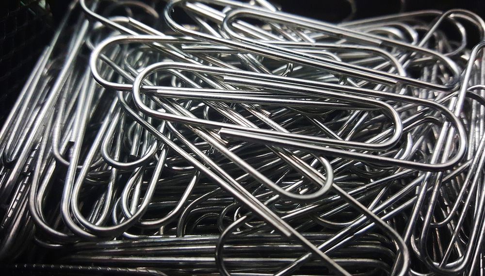 Paper clip, stationery tool. Free public domain CC0 image