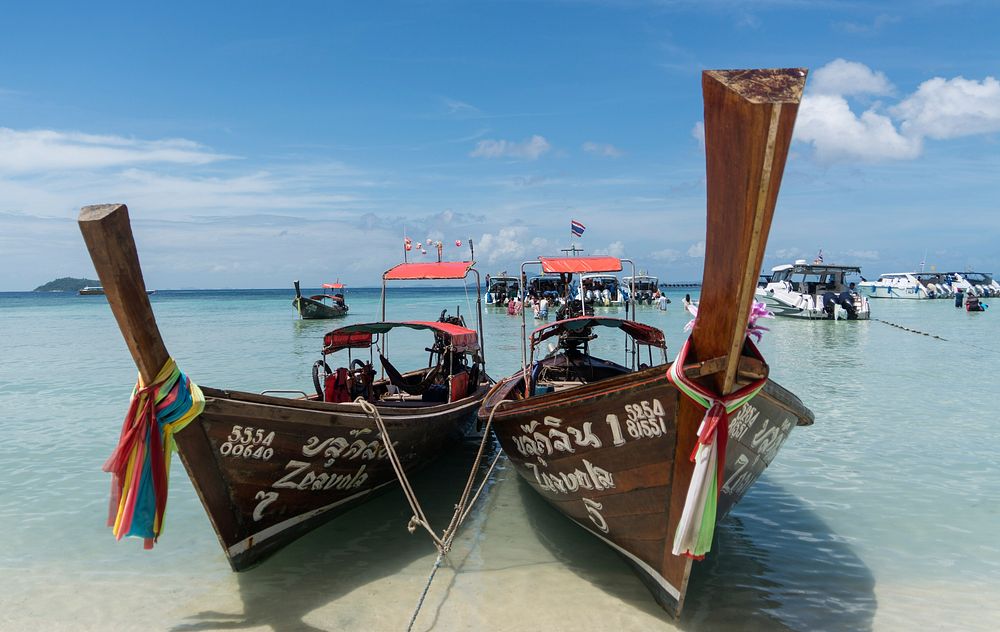 Longtail boat in Southern Thailand, holidays travel desination. Free public domain CC0 photo.