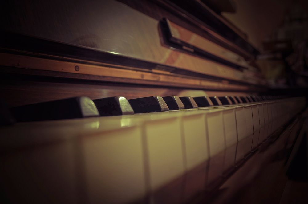 Acoustic piano, musical instrument. Free public domain CC0 photo.