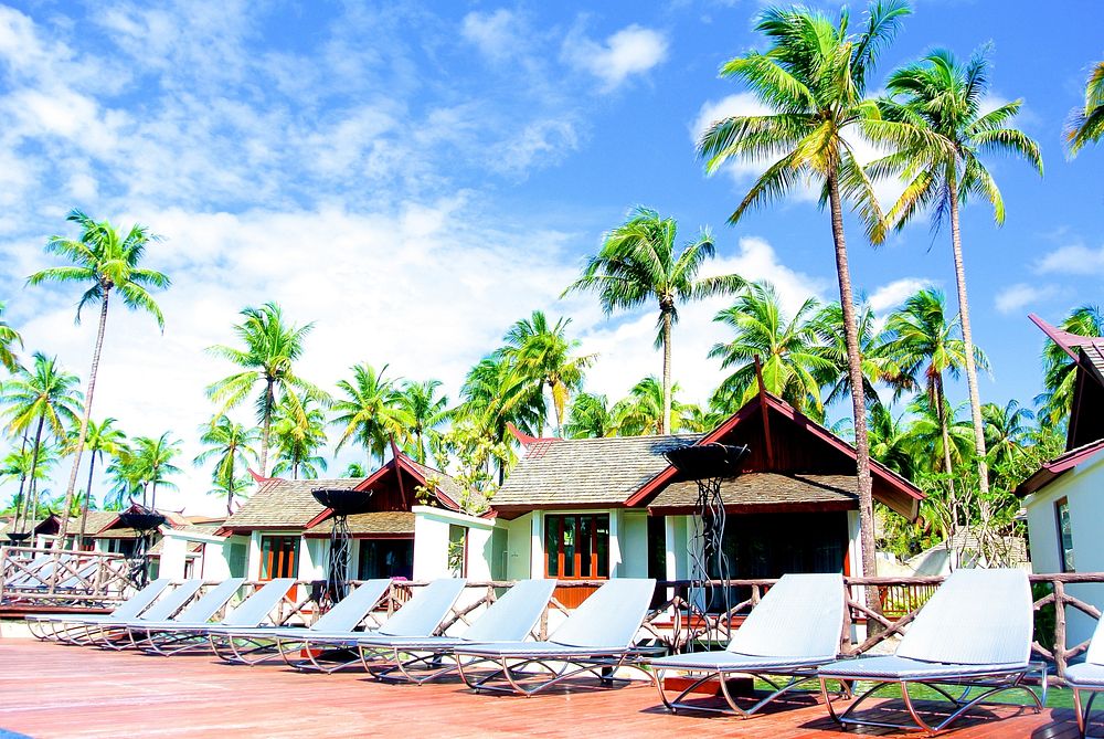 Resort next to the beach, tropical area. Free public domain CC0 photo.