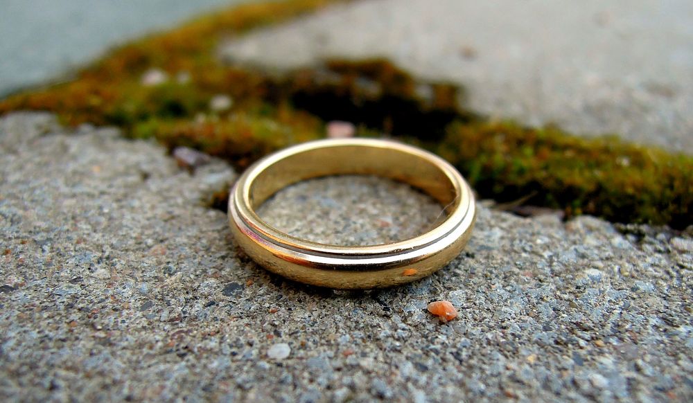 Simple ring. Free public domain CC0 image.