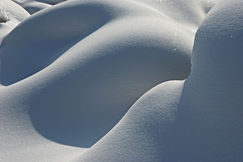 Closeup on snow dunes. Free public domain CC0 image. 