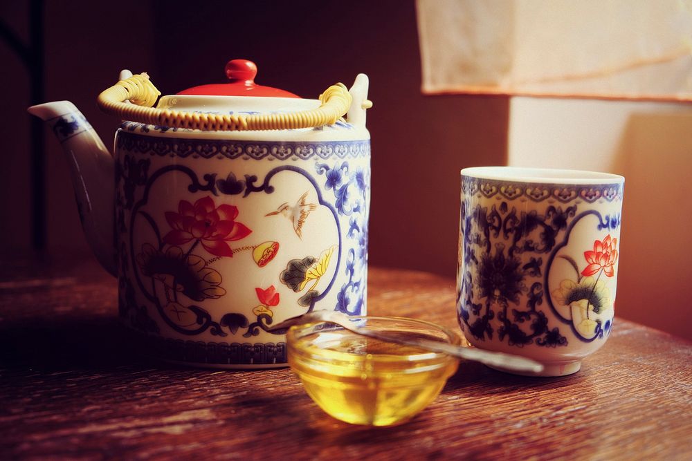 Old grandma's tea set. Free public domain CC0 image
