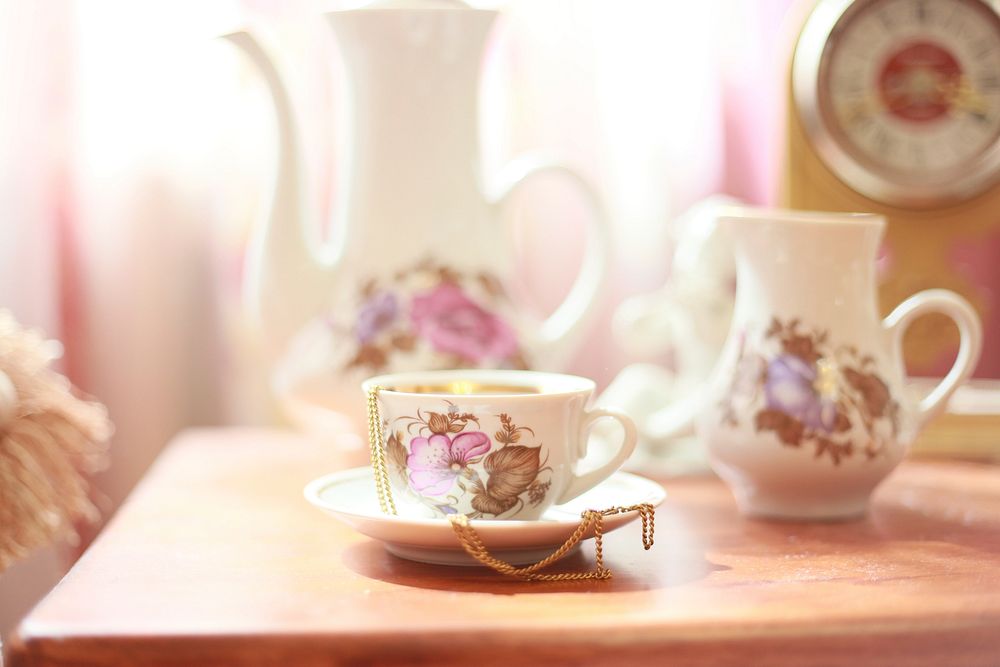 Tea pot set, angel tableware. Free public domain CC0 image