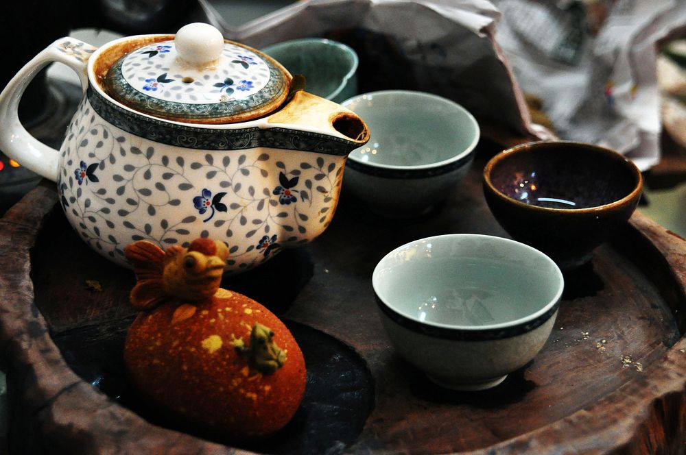 Tea pot & cups. Free public domain CC0 photo