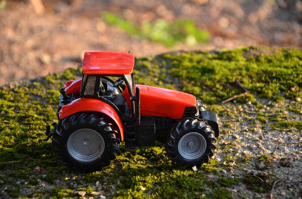 Red tractor toy car. Free public domain CC0 image.