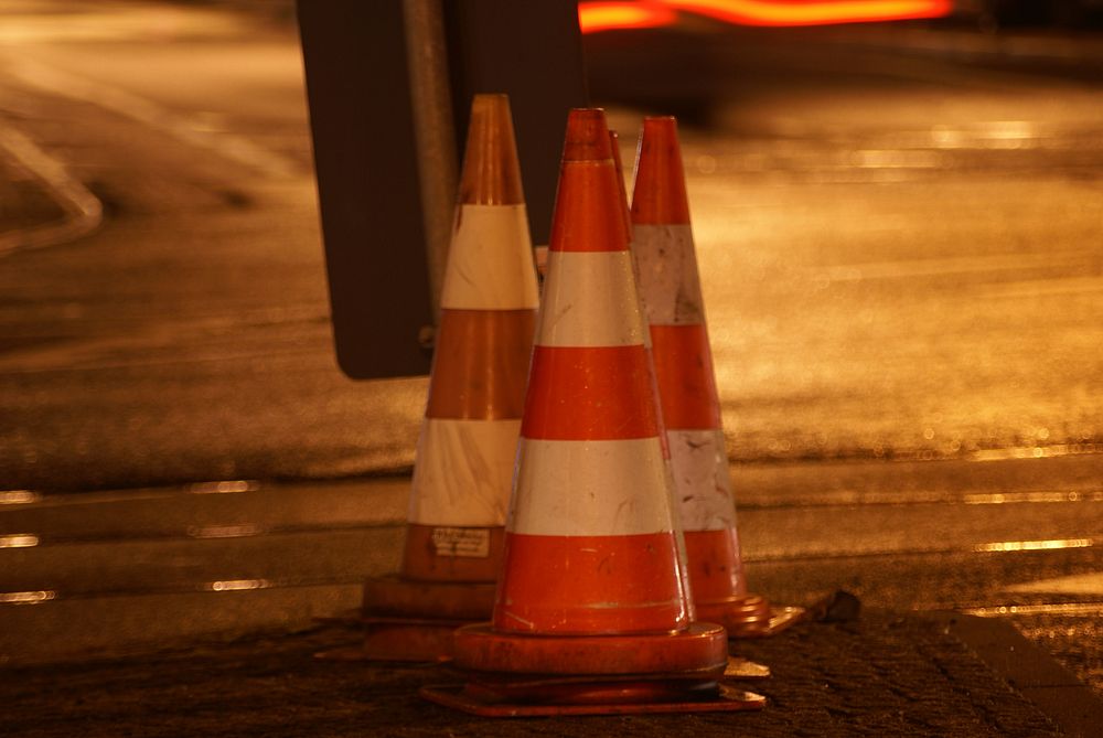 Orange traffic cones. Free public domain CC0 photo