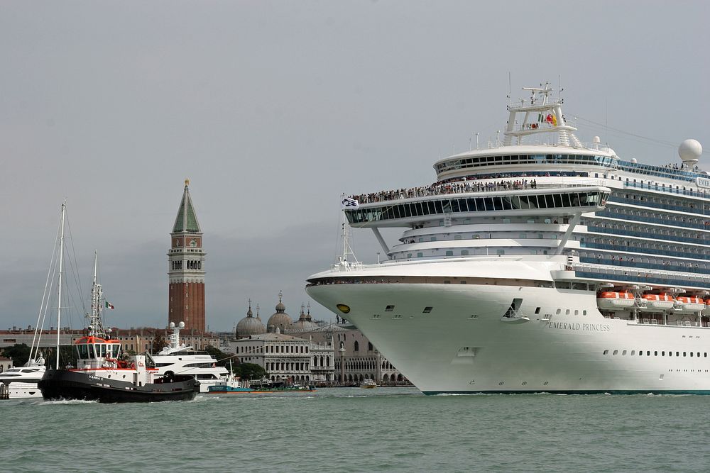 Cruise ship in Venice, Italy. Free public domain CC0 photo.