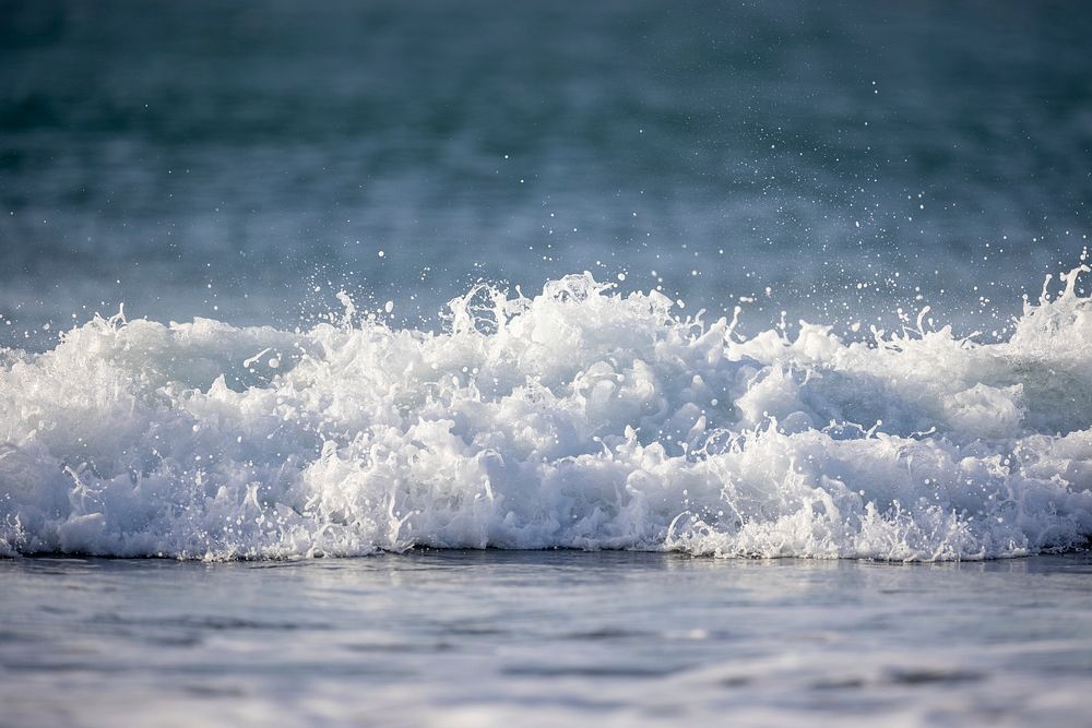 Ocean waves, foamy, blue sea ,free public domain CC0 photo.