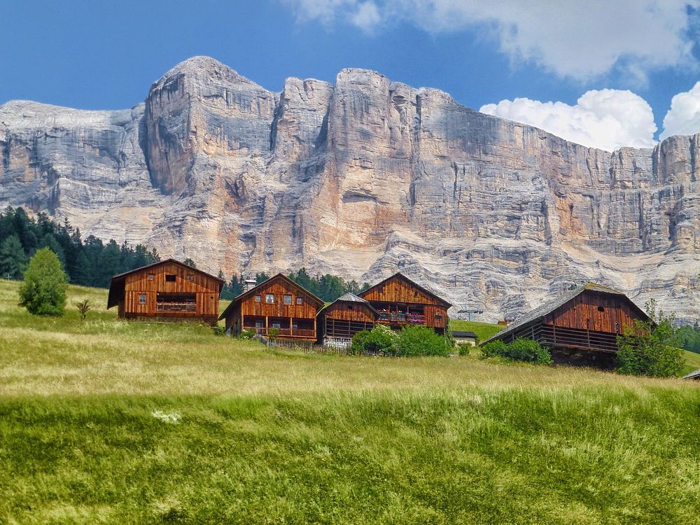 Free mountain village In Italy image, public domain housing CC0 photo.