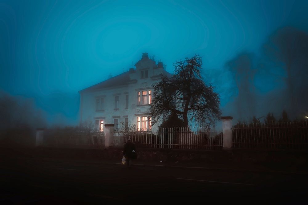 Free spooky house image, public domain halloween CC0 photo.