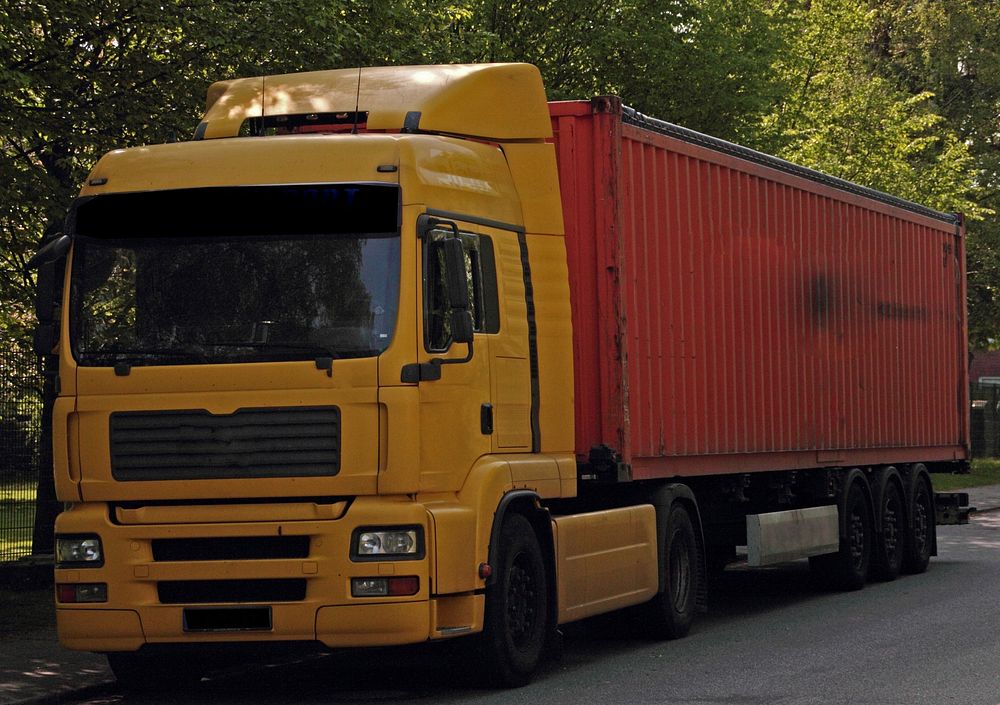 Free container truck image, public domain CC0 photo.