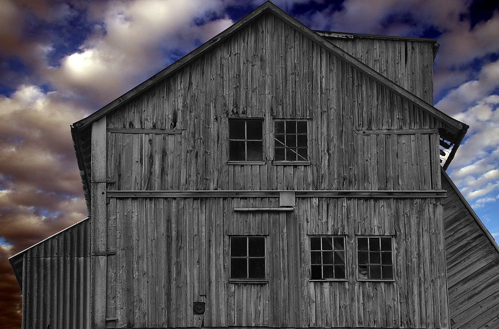 Free dark wooden farmhouse image, public domain architecture CC0 photo.