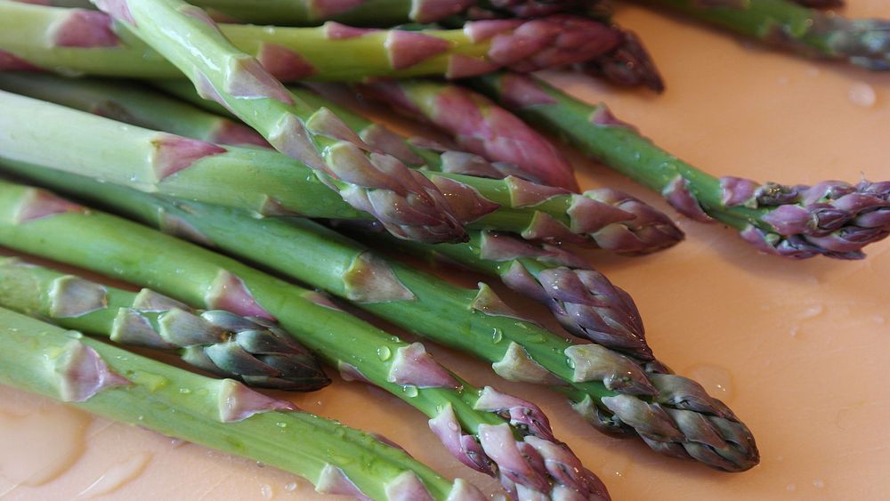 Free asparagus vegetable image, public domain food CC0 photo.