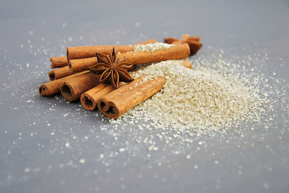 Cinnamon spices on table, free public domain CC0 image.