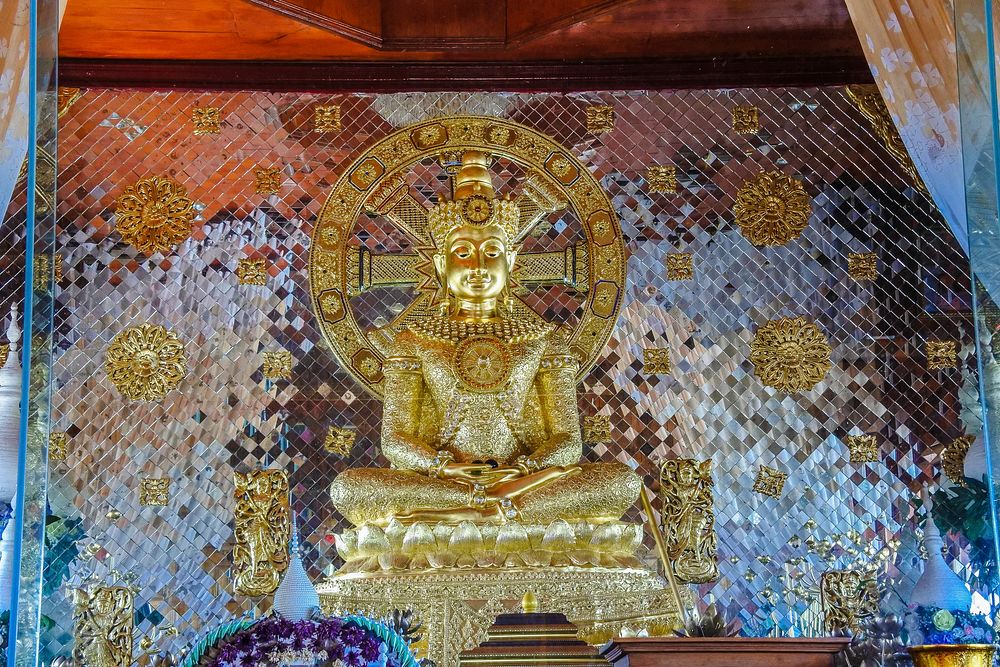 Buddha statue in Lamphun, Thailand. Free public domain CC0 photo.