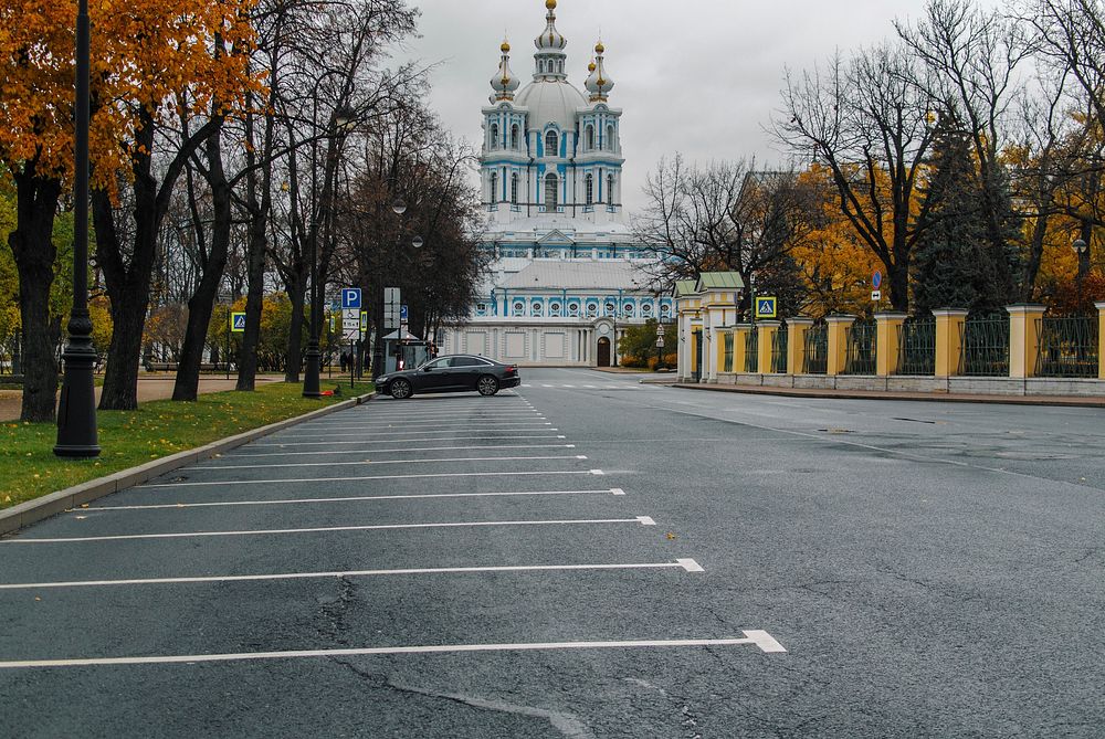 Smol'nyy Sobor, Russian orthodox church in Saint Petersburg, Russia. Free public domain CC0 photo.