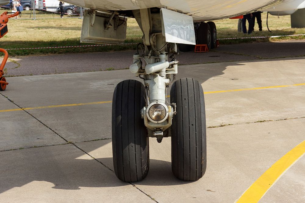 Free airplane wheels image, public domain CC0 photo