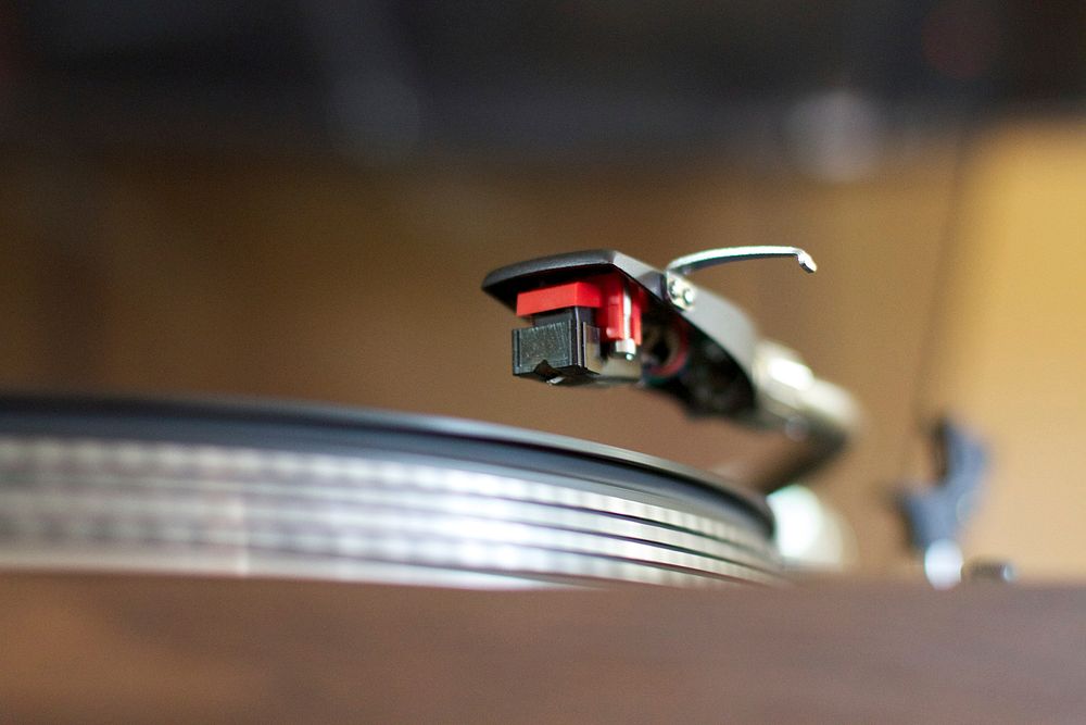 Free record palyer stylus image, public domain music CC0 photo.
