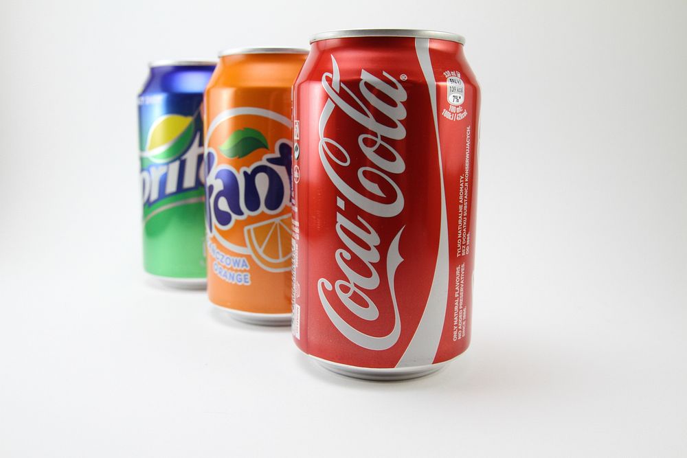 Coke, Sprint, and Fanta cans, soda beverage, location unknown, 14/01/2017
