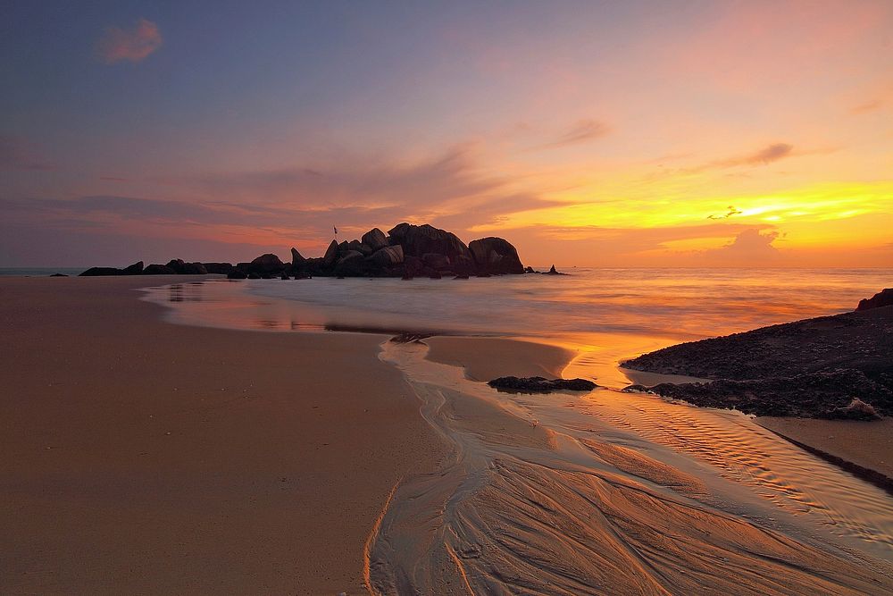 Dreamy beach sunset landscape background, free public domain CC0 photo.