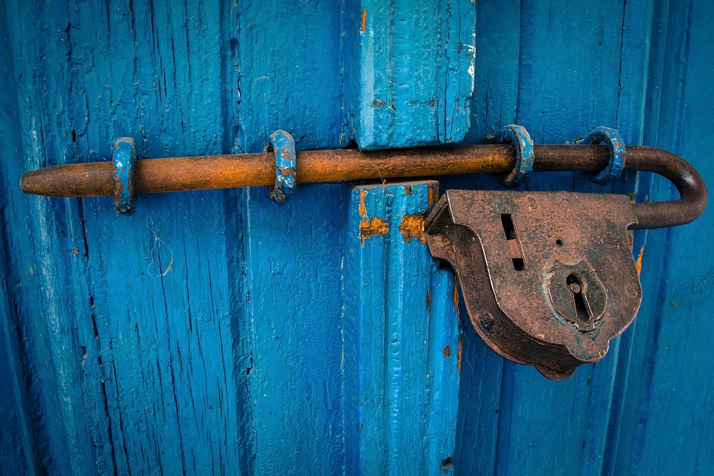 Free locked door image, public domain CC0 photo.