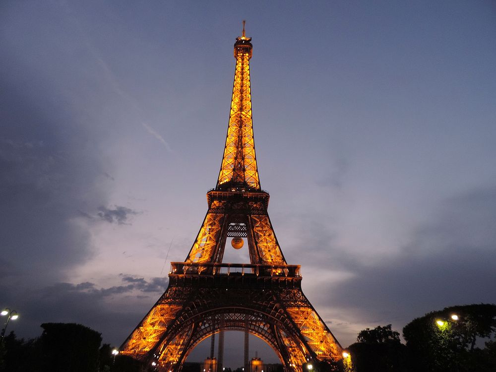 Free Eiffel Tower light up at night image, public domain building CC0 photo.