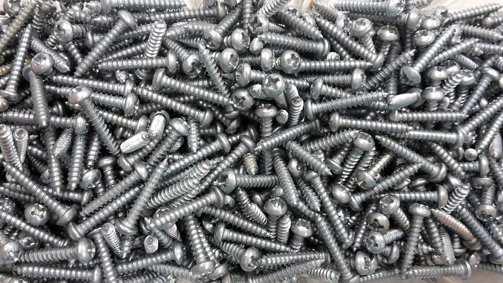 Pile of screws, free public domain CC0 photo