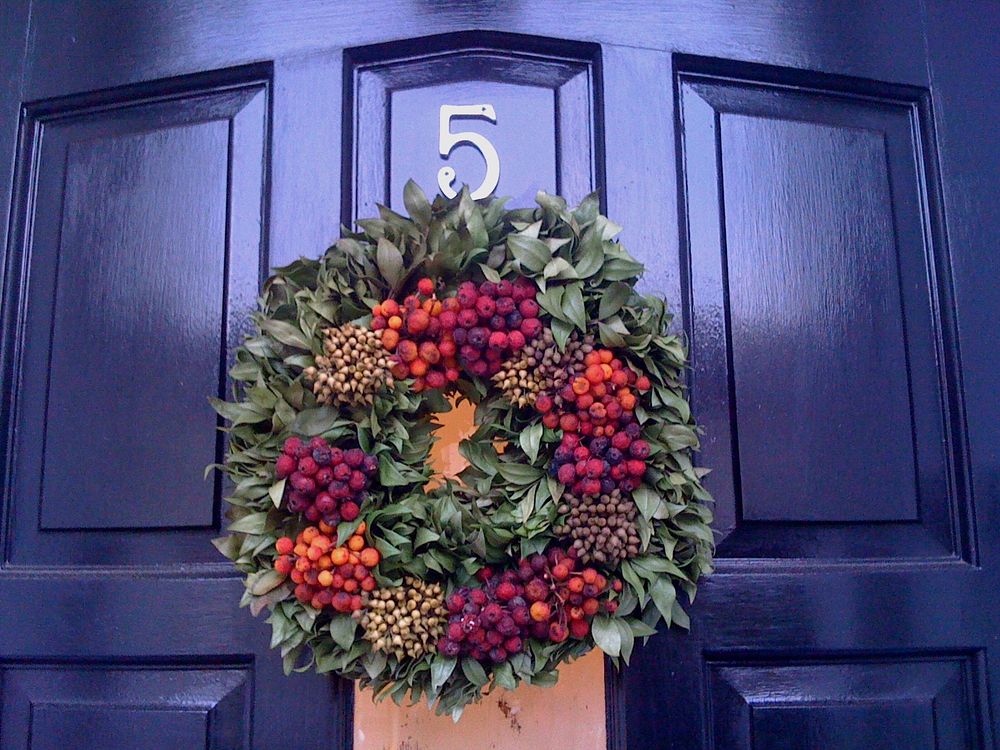 Free Christmas wreath image, public domain celebration CC0 photo.