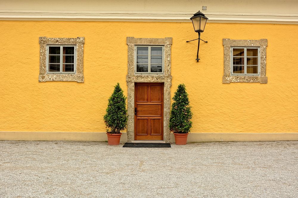 yellow house entrance, free public domain CC0 photo