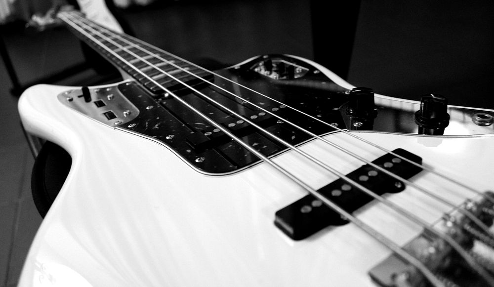 Free electronic bass guitar image, public domain musical instrument CC0 photo.