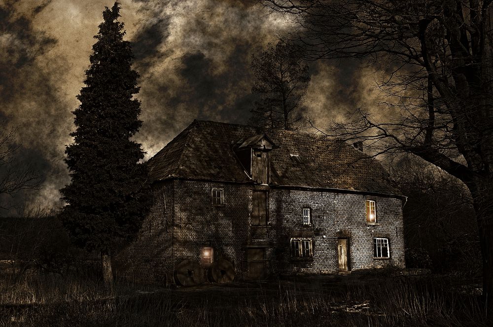 Free haunted house, public domain haloween CC0 photo.