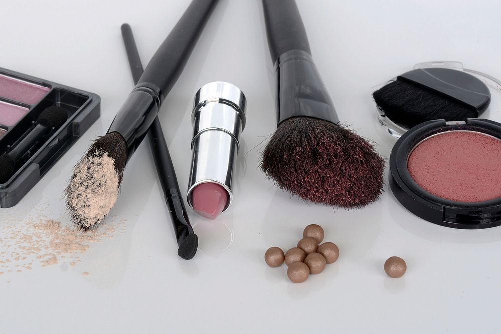 Lipstick, beauty tools, make up kit , free public domain CC0 photo.