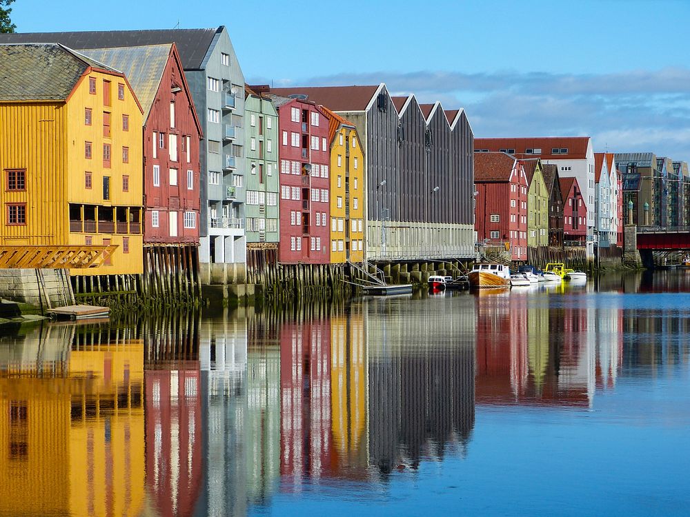 Free houses along the Nidelva river in Norway image, public domain CC0 photo.
