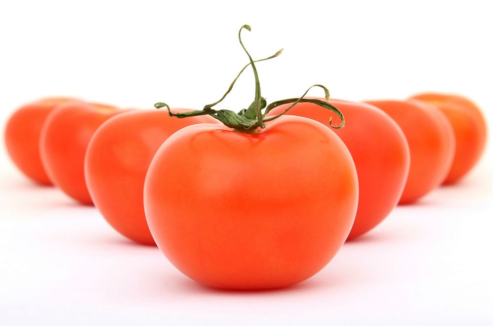 Free photo of closeup of several red tomatoes lined up, public domain CC0 photo.