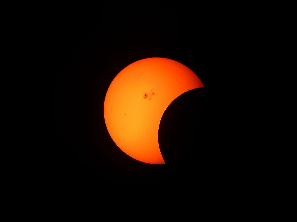 Free solar eclipse image, public domain astronomy CC0 photo.