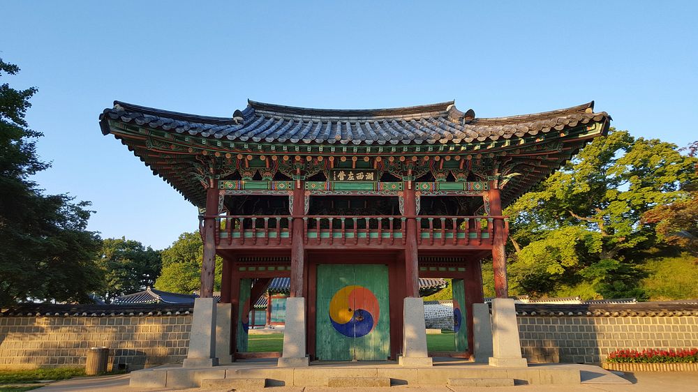 Free Korean palace image, public domain architecture CC0 photo.
