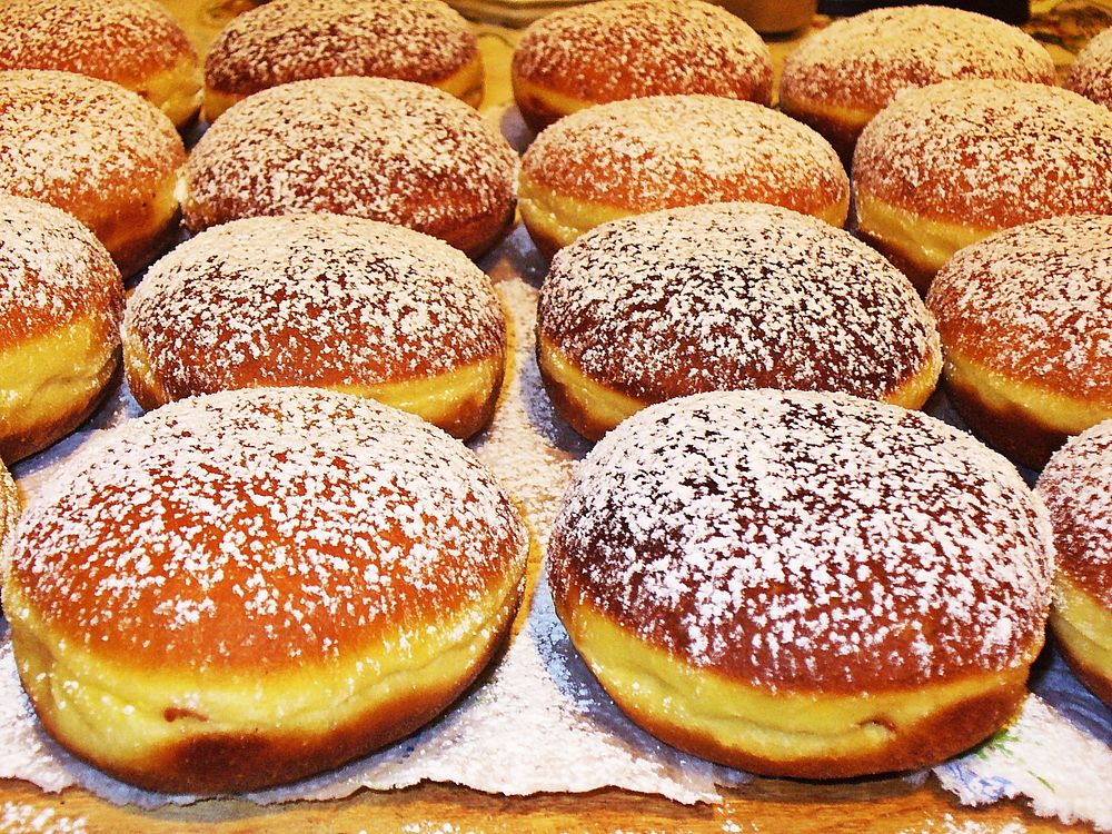 Free bun sprinkled with icing sugar image, public domain dessert CC0 photo.