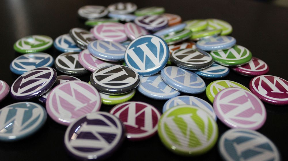 WordPress logo buttons, colorful accessories. Location unknown - 03/02/2017