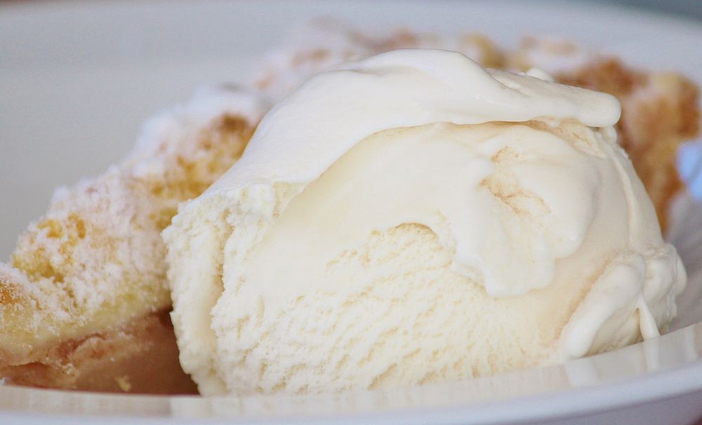 Free vanilla ice-cream with apple pie image, public domain CC0 photo.