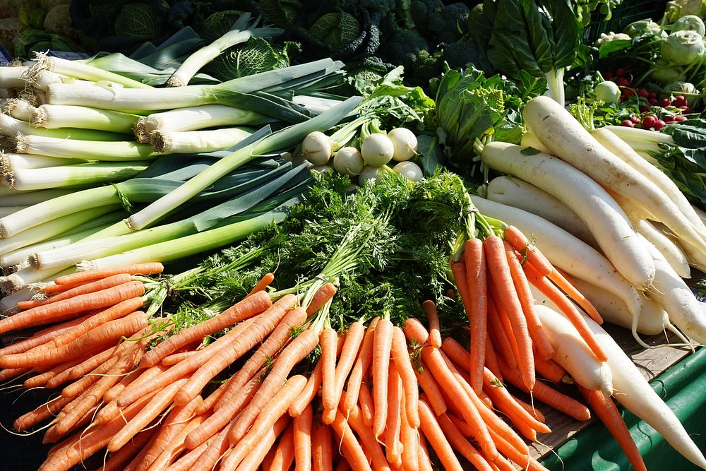 Free carrots, leeks and parsnips display image, public domain food CC0 photo.